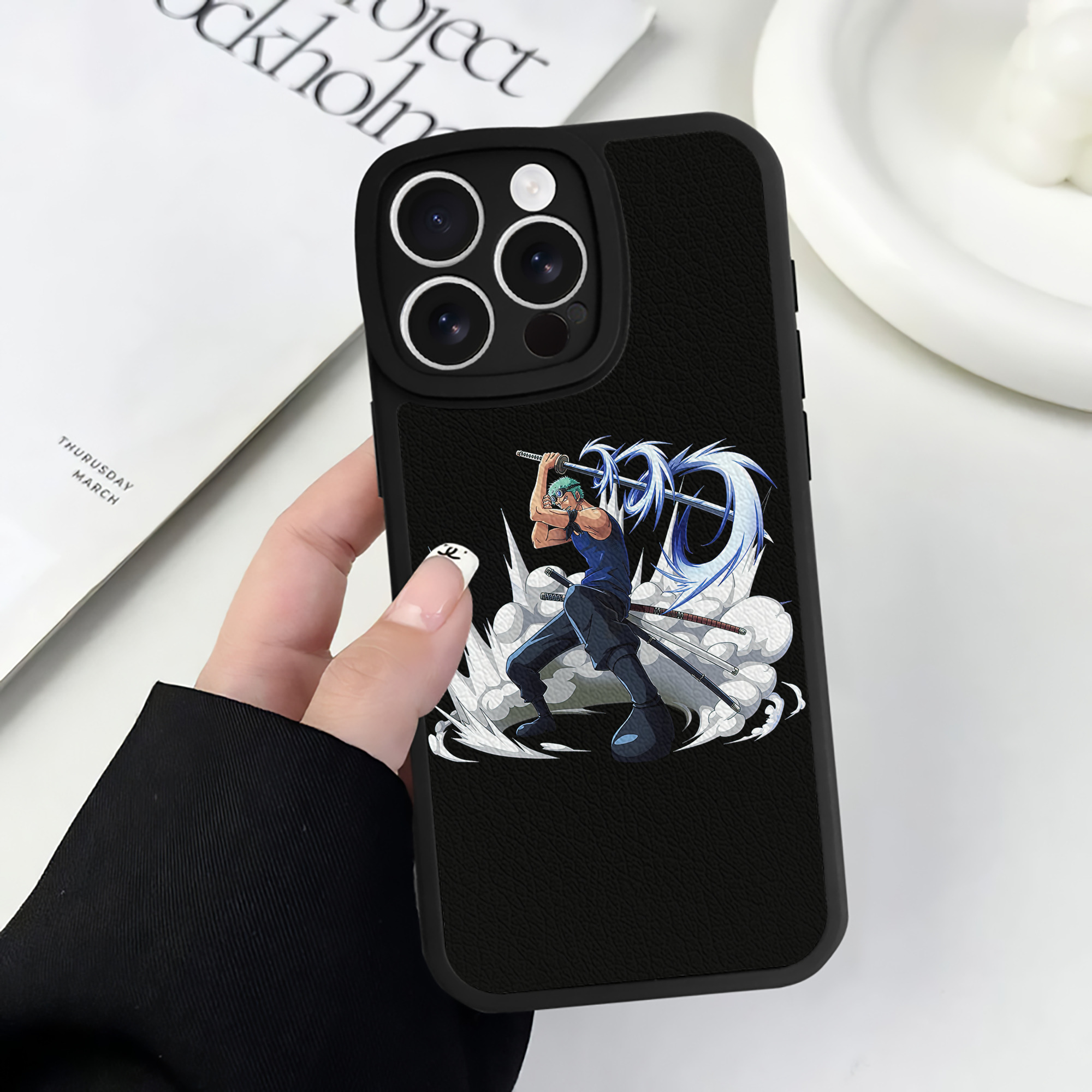 （画像用） ワンピース ロロノア・ゾロ ONE PIECE Roronoa Zoro 【iPhone 16シリーズ対応】シリコンスマホケース（レザー調） 材質：シリコン